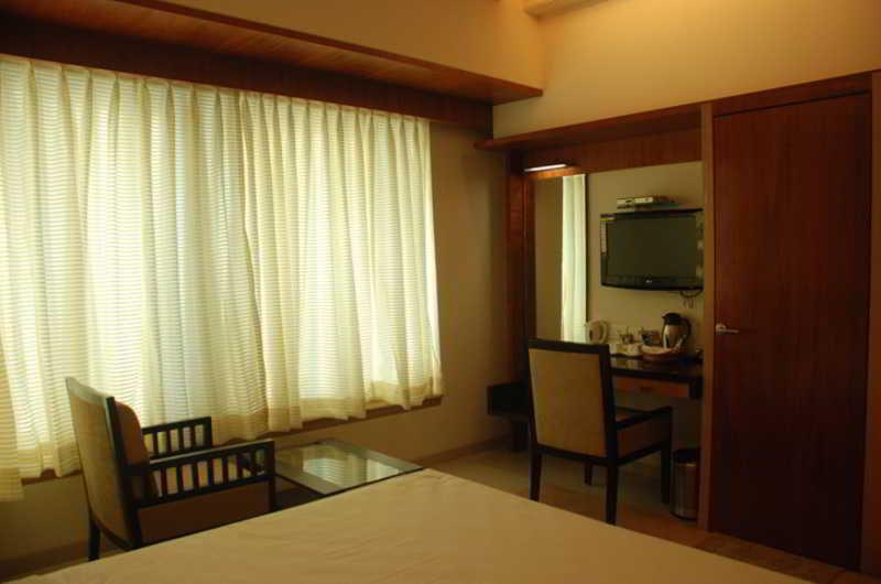Hotel Lerida Thane Exterior photo